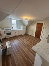 446 Coe St, Unit 3 in Woonsocket, RI - Foto de edificio - Building Photo