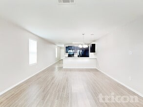 5118 Everett Loop in Converse, TX - Foto de edificio - Building Photo