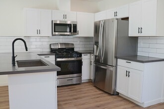 9500 Penfield Ave, Unit B in Chatsworth, CA - Building Photo - Building Photo