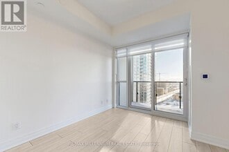 30 Elm Dr W in Mississauga, ON - Building Photo - Building Photo