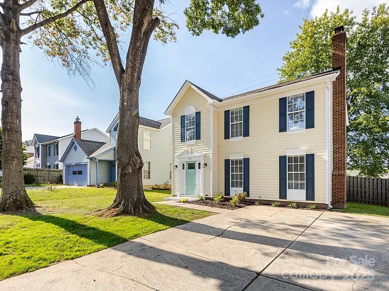 1635 Katherine Kiker Rd in Charlotte, NC - Foto de edificio