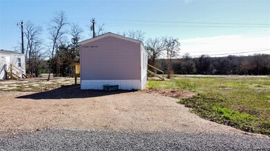 109 Thunderbird Dr in Smithville, TX - Foto de edificio - Building Photo