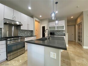 7956 Skyline View Ct in Las Vegas, NV - Building Photo - Building Photo