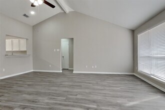 2318 Friarwood Trail in Houston, TX - Building Photo - Building Photo