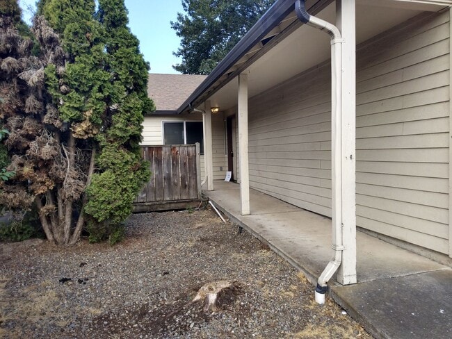 property at 1348-1348 Bramblewood Ln