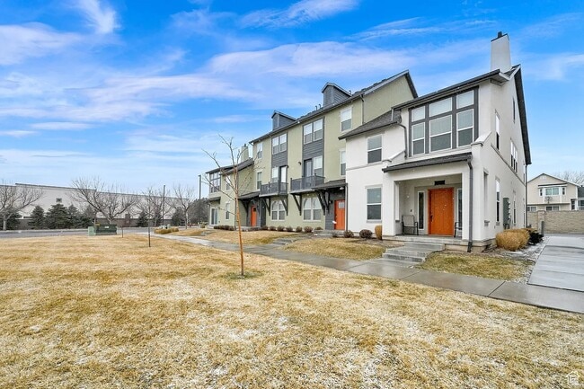 791 W 2150 N in Layton, UT - Foto de edificio - Building Photo