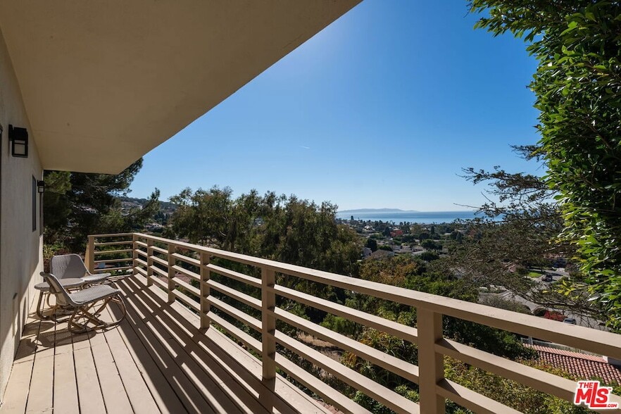 1241 Vía Romero, Unit 79 in Palos Verdes Estates, CA - Building Photo