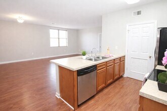 Apartments at The Schoolhouse in South Park, PA - Foto de edificio - Building Photo