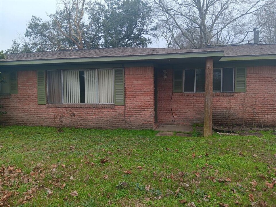 3702 Cedar Rapids Pkwy in Rosharon, TX - Building Photo