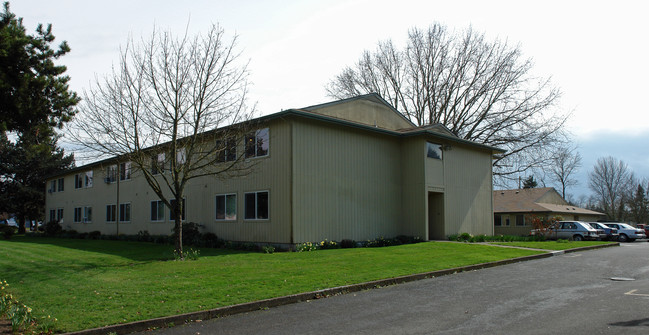 Millwood Manor in Albany, OR - Building Photo - Building Photo