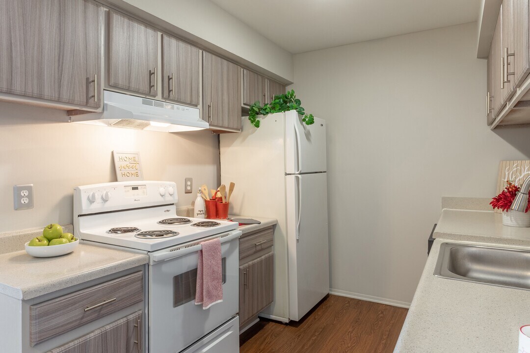 Farmington View Apartments in Farmington Hills, MI - Building Photo