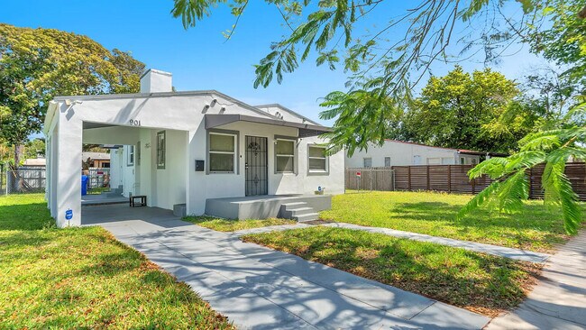 901 NW 48th St in Miami, FL - Building Photo - Building Photo