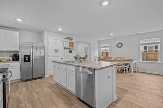 402 Folkstone Rd in Holly Ridge, NC - Building Photo - Building Photo