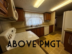 1010 Burnt Chimney Rd in Campobello, SC - Building Photo - Building Photo