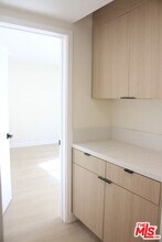 322 S Swall Dr in Los Angeles, CA - Building Photo - Building Photo