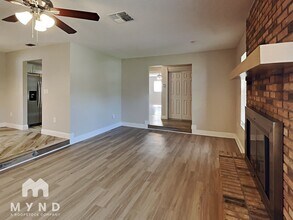 2040 De Carlo Ave in Spring Hill, FL - Foto de edificio - Building Photo