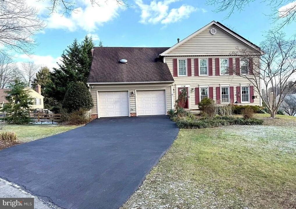 20333 Pleasant Ridge Dr in Gaithersburg, MD - Building Photo