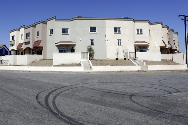 900 S Dwight Ave in Compton, CA - Building Photo - Building Photo