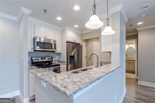 300 Johnson Ferry Rd in Atlanta, GA - Building Photo