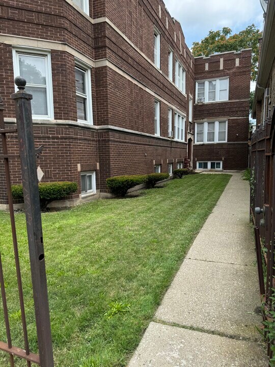 6609 S California Ave, Unit 2nd floor front in Chicago, IL - Building Photo