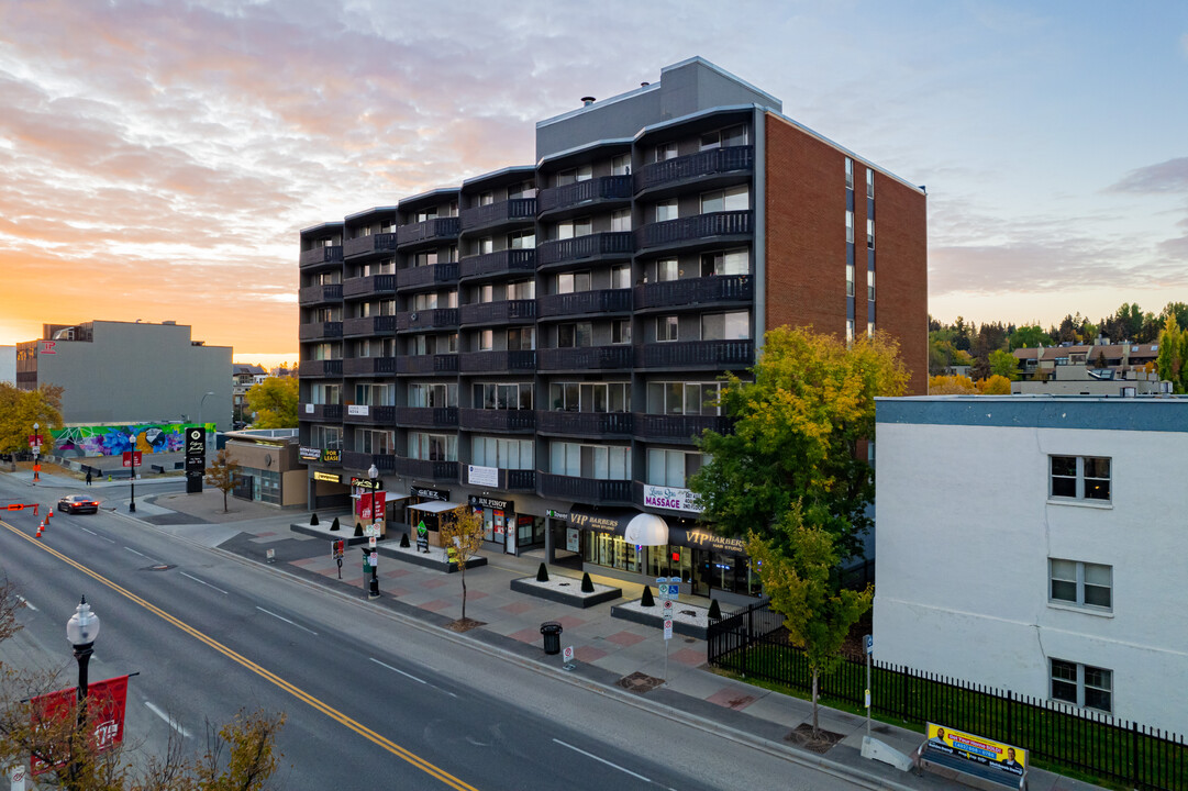 Skyline Towers in Calgary, AB - Building Photo