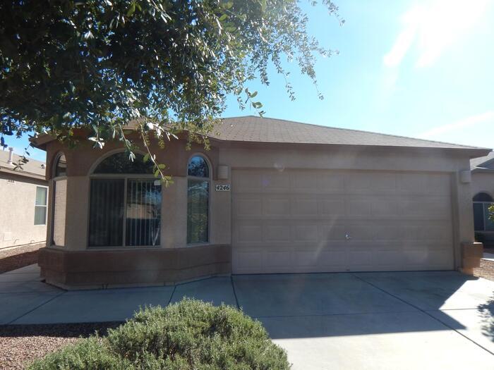 4246 E Mesquite Desert Trail in Tucson, AZ - Building Photo