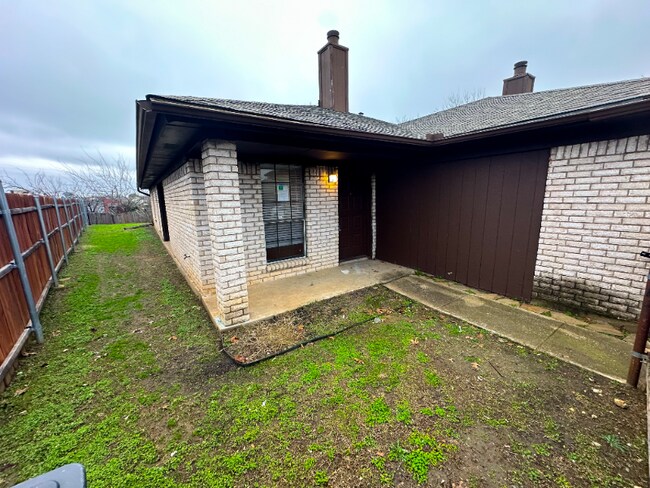 property at 6633 S Creek Dr