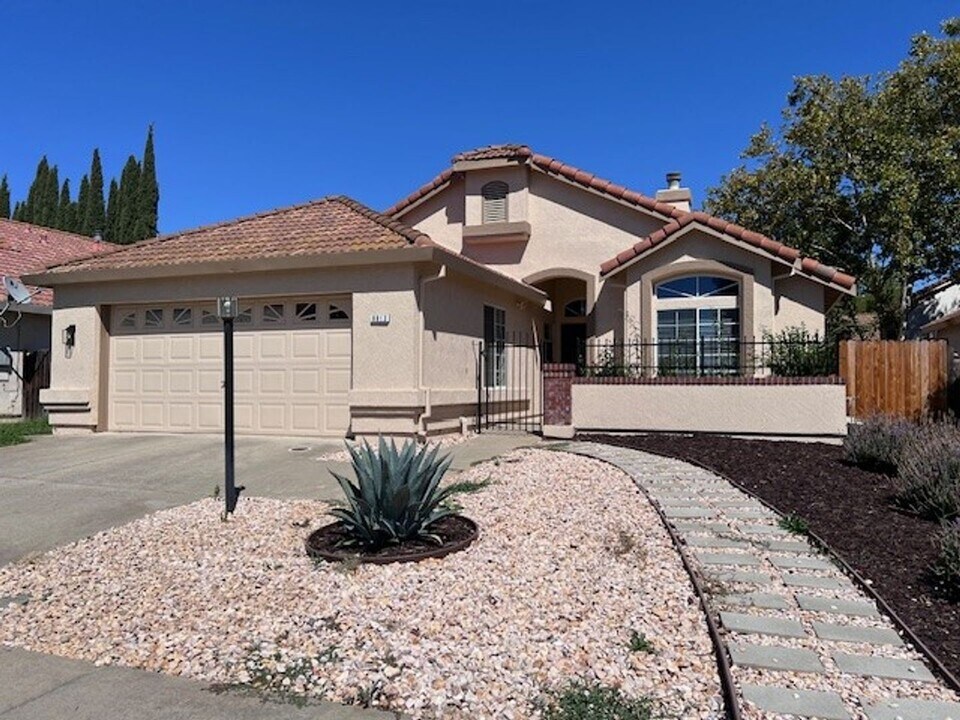 8913 Bramblewood Way in Elk Grove, CA - Building Photo