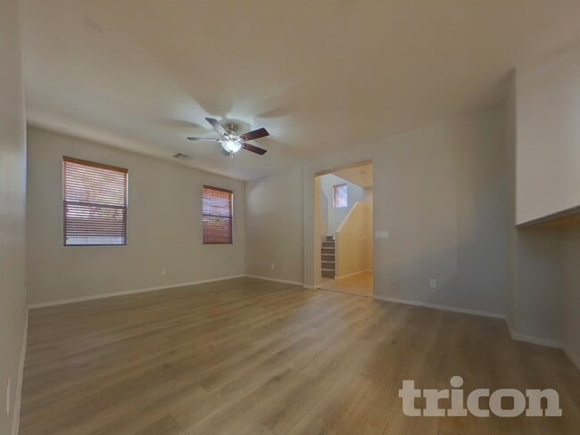 4028 W Pedro Ln, Unit 5907-303 in Phoenix, AZ - Foto de edificio - Building Photo