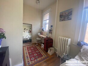 447 Park Dr, Unit 2B in Boston, MA - Foto de edificio - Building Photo