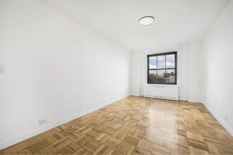 325 Clinton Ave in Brooklyn, NY - Building Photo - Building Photo