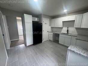 11001 Cambridge Ave in Kansas City, MO - Building Photo - Building Photo