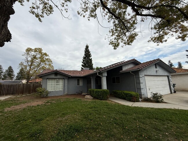 property at 7186 N Ivanhoe Ave