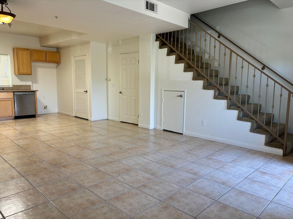 14622 Gilmore St-Unit -101 in Los Angeles, CA - Building Photo