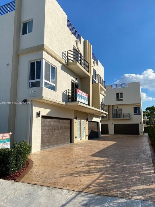 312 E 6th St in Hialeah, FL - Building Photo