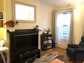 58 S Russell St, Unit 1 in Boston, MA - Building Photo - Building Photo