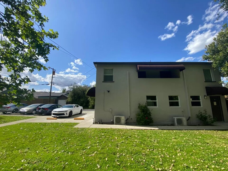 215 Tahoe Ave in Roseville, CA - Building Photo