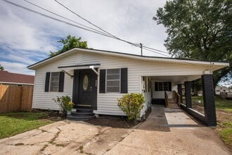 408 Martin Luther King Jr Dr in Lafayette, LA - Building Photo - Building Photo