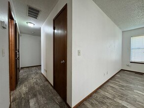 1216 Edinburg Dr in Yukon, OK - Building Photo - Building Photo