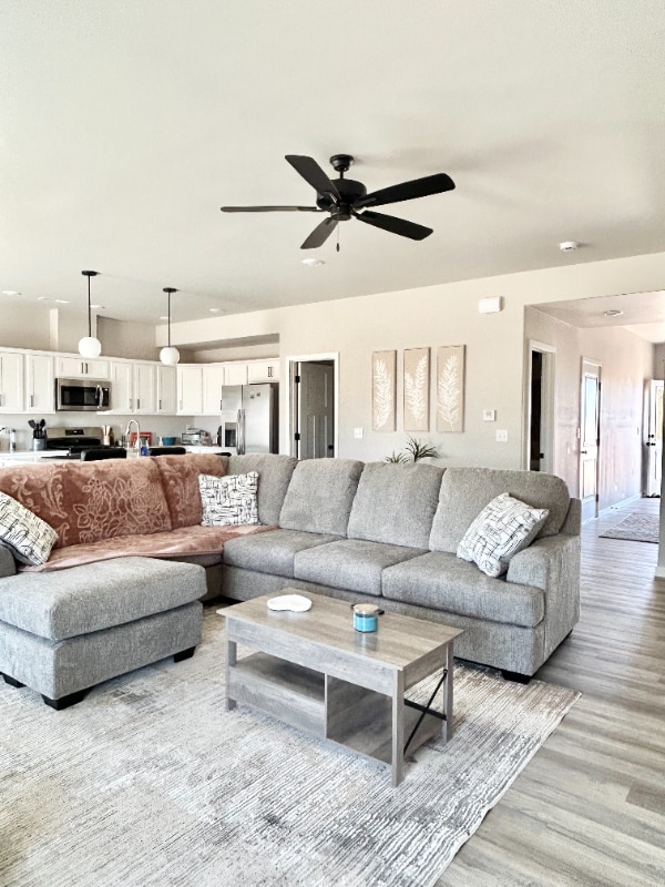 property at 1437 Winterberry Ln