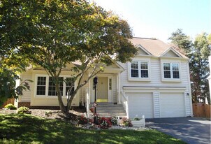 12324 Knightsbridge Dr in Woodbridge, VA - Building Photo