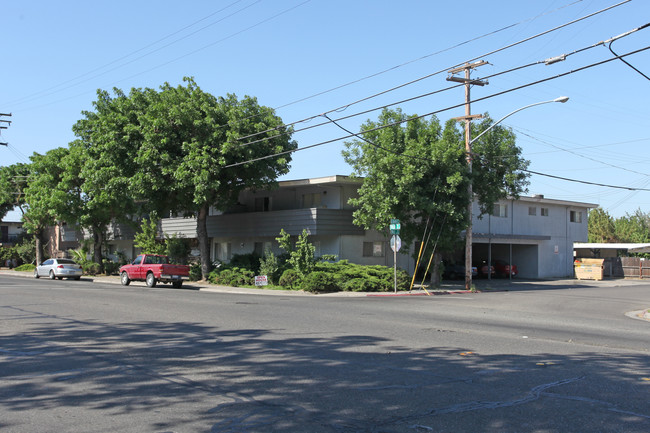 Leilani Gardens in Modesto, CA - Building Photo - Building Photo