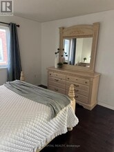 21 Denbury Ct in Whitby, ON - Building Photo - Building Photo