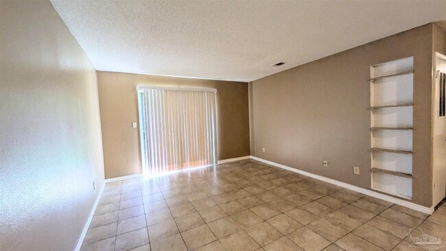 8160 Stonebrook Dr in Pensacola, FL - Building Photo - Building Photo