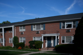 Hunterdon Mews in Flemington, NJ - Building Photo - Building Photo