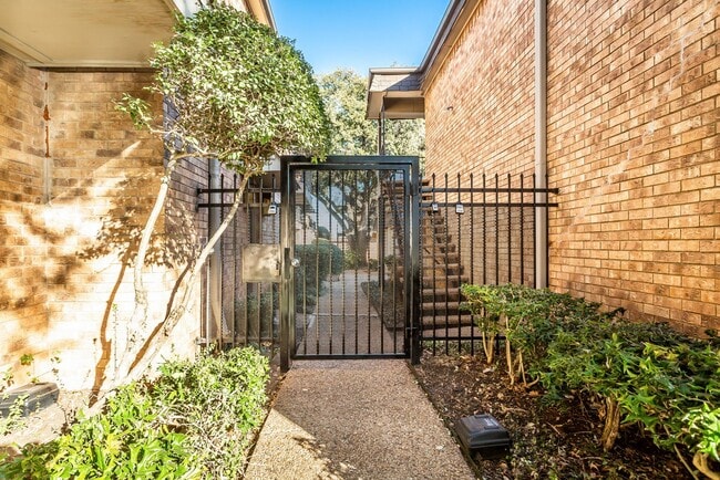 property at 10248 Regal Oaks Dr