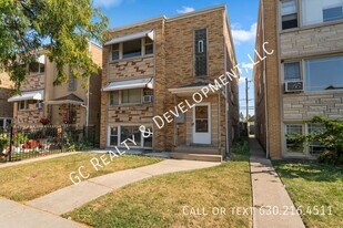 2517 N Laramie Ave in Chicago, IL - Building Photo