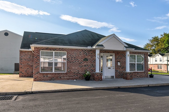 Muirwood Greene in Romney, WV - Foto de edificio - Building Photo