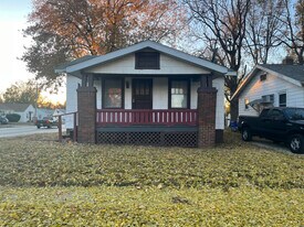 2005 N Charles St in Decatur, IL - Building Photo