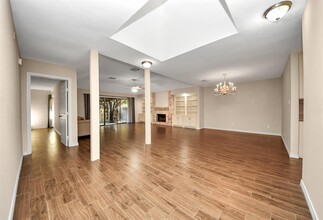 12800 Briar Forest Dr in Houston, TX - Building Photo - Building Photo